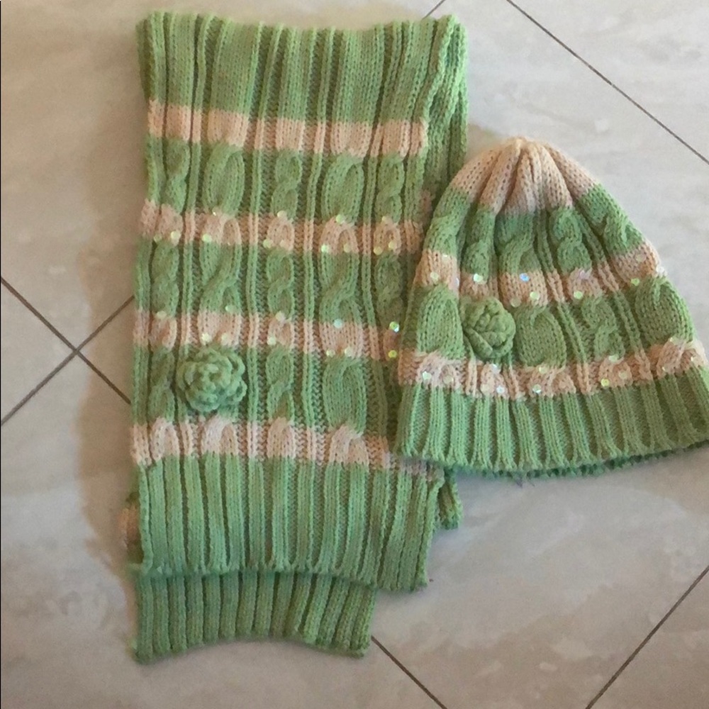 Bongo hat and scarf 🧣 for girls